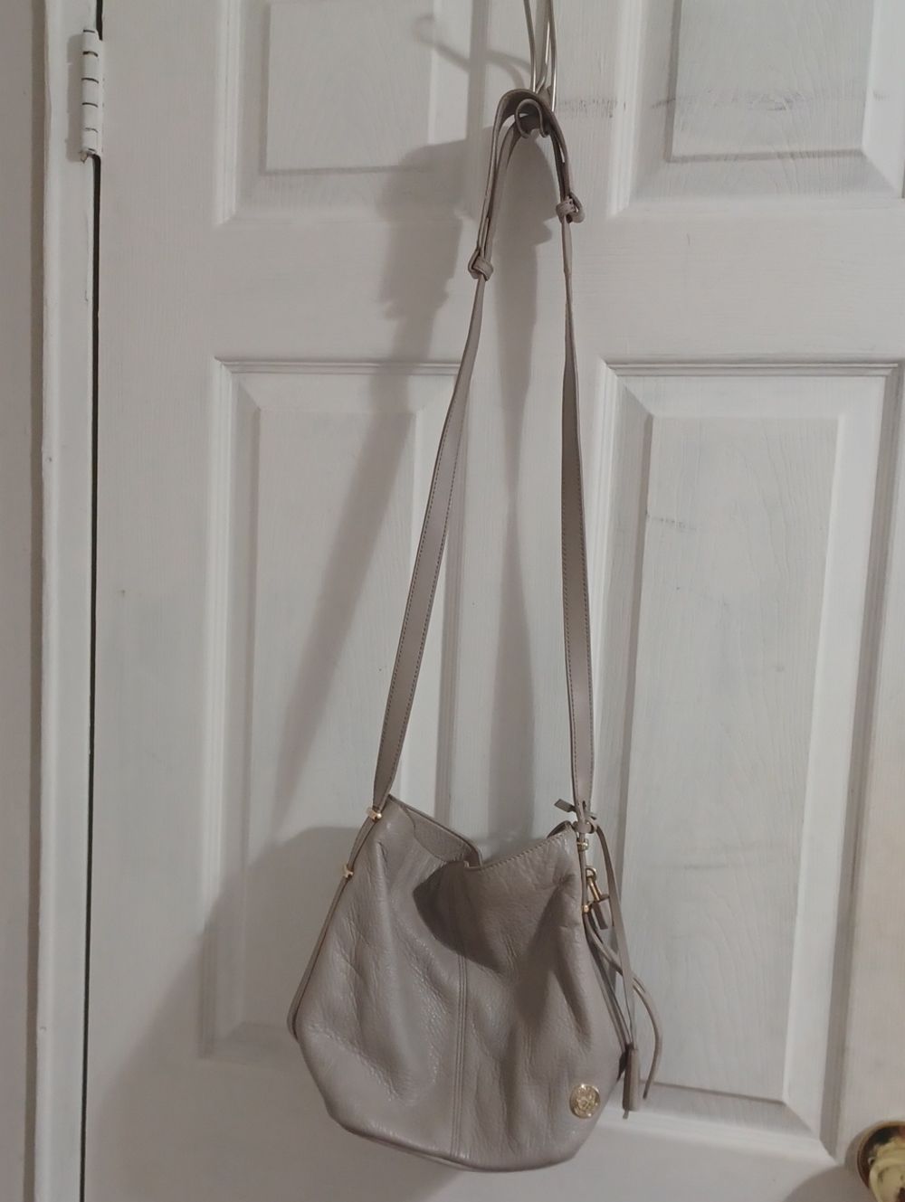 Vince Camuto Hobo7 Light Grey Pebble Neutral Leather Shoulder Bag Gray NWOT - Picture 6 of 10